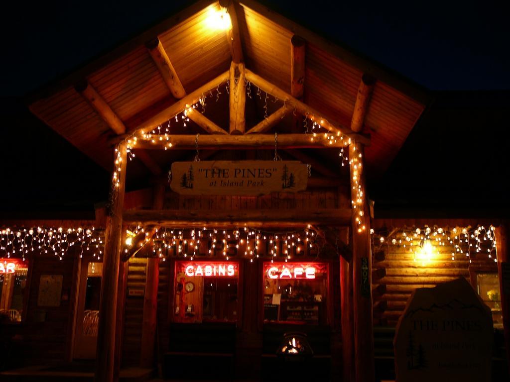 The Pines At Island Park Villa Exterior photo